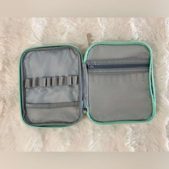 ⭐️ Free With Any Purchase! Paisley Print Small Travel Bag - Picture 5 of 5